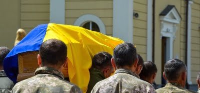 Конфлікт між священниками ПЦУ та УПЦ МП на похороні полковника Миколи Головатюка на Буковині