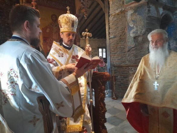 Митрополит Нестор та духовенство Тернопільської єпархії УПЦ (ПЦУ) спільно з братією монастиря Влатадон відслужили особливу службу