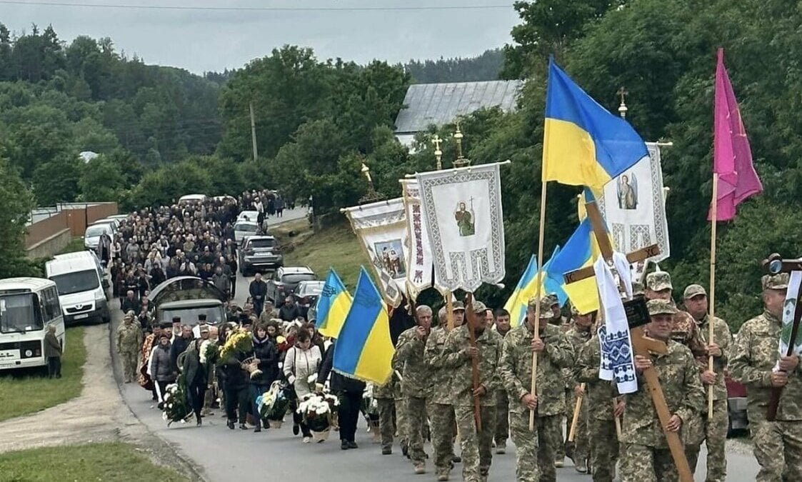 У Тернопільській області відбулися похорони загиблого воїна ЗСУ Сергія Леськіва