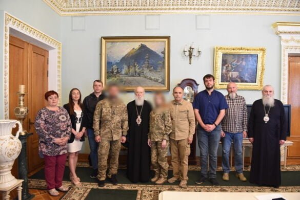 Патріарх Філарет зустрівся з військовослужбовцями та громадськими діячами у День Конституції України