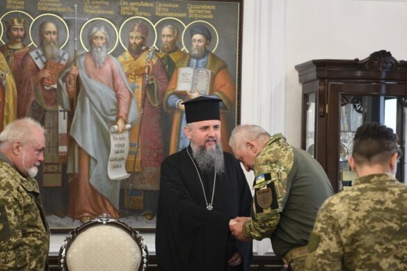 Предстоятель зустрівся з командиром 206 батальйону ТрО