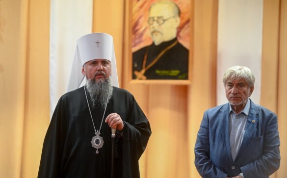 Митрополит Епіфаній вручив Всеукраїнську премію імені Івана Огієнка