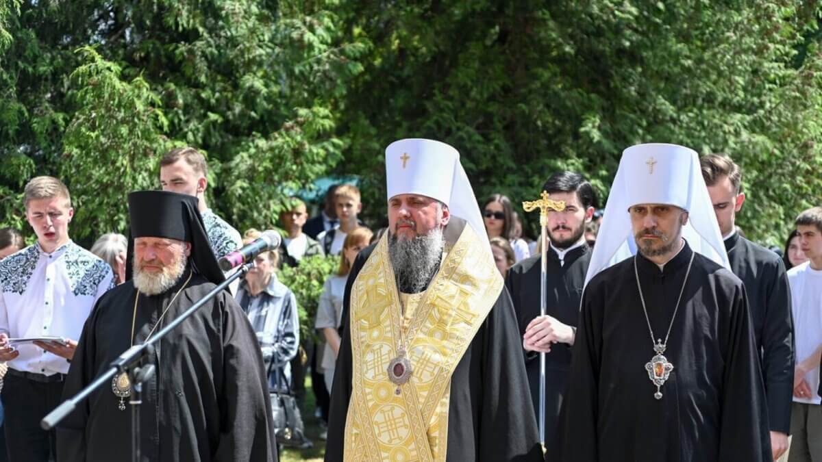 Предстоятель вшанував Героїв Небесної сотні та відкрив центр соцслужіння в Тернополі