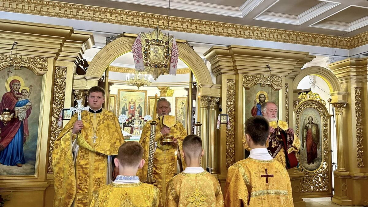 Свято-Троїцький собор Тернополя: З молитвою до святих апостолів Петра й Павла