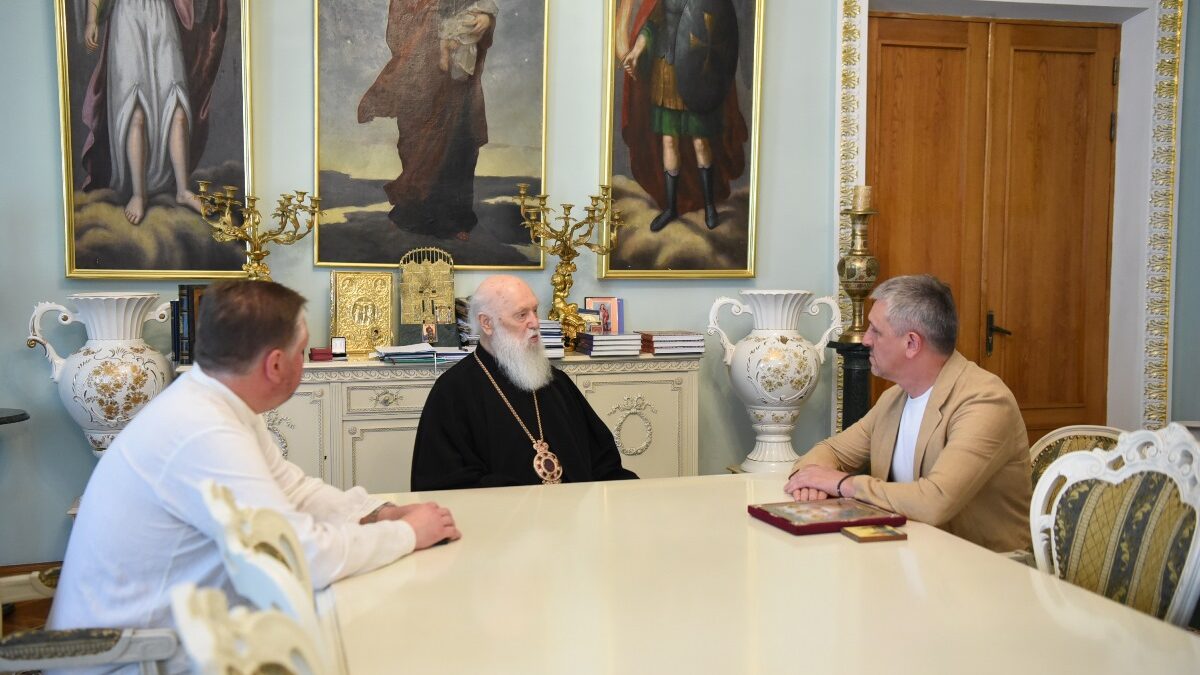 Святійший Патріарх Філарет зустрівся з депутатом Остапенком: Віра та єдність на захист України