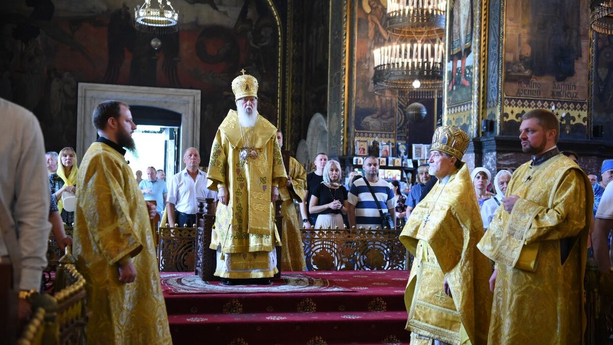 Патріарх Філарет очолив богослужіння в Києві та молився за перемогу України