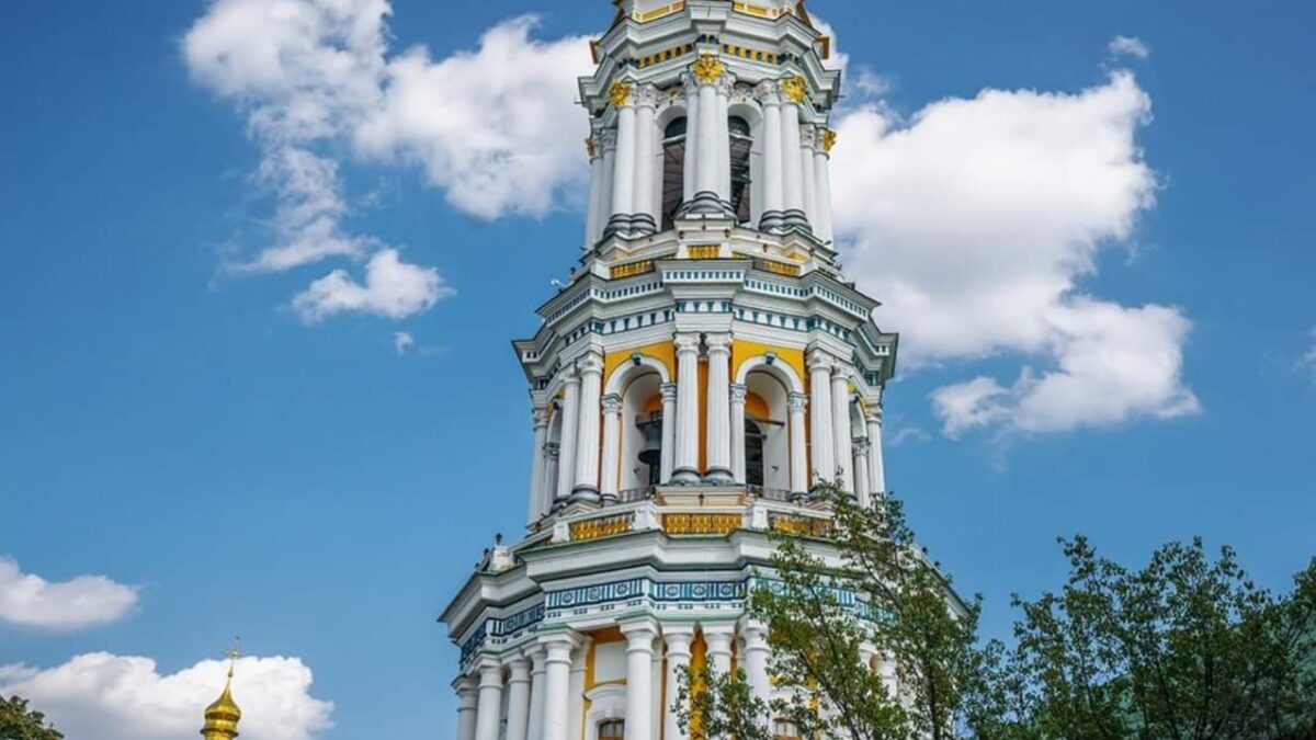 Монументальна краса століття: Велика Лаврська дзвіниця в Києві