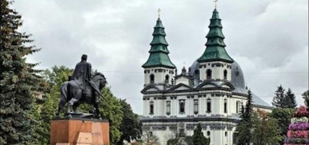 Тернополяни створили петицію про недопущення добудови поверху на Катедрі