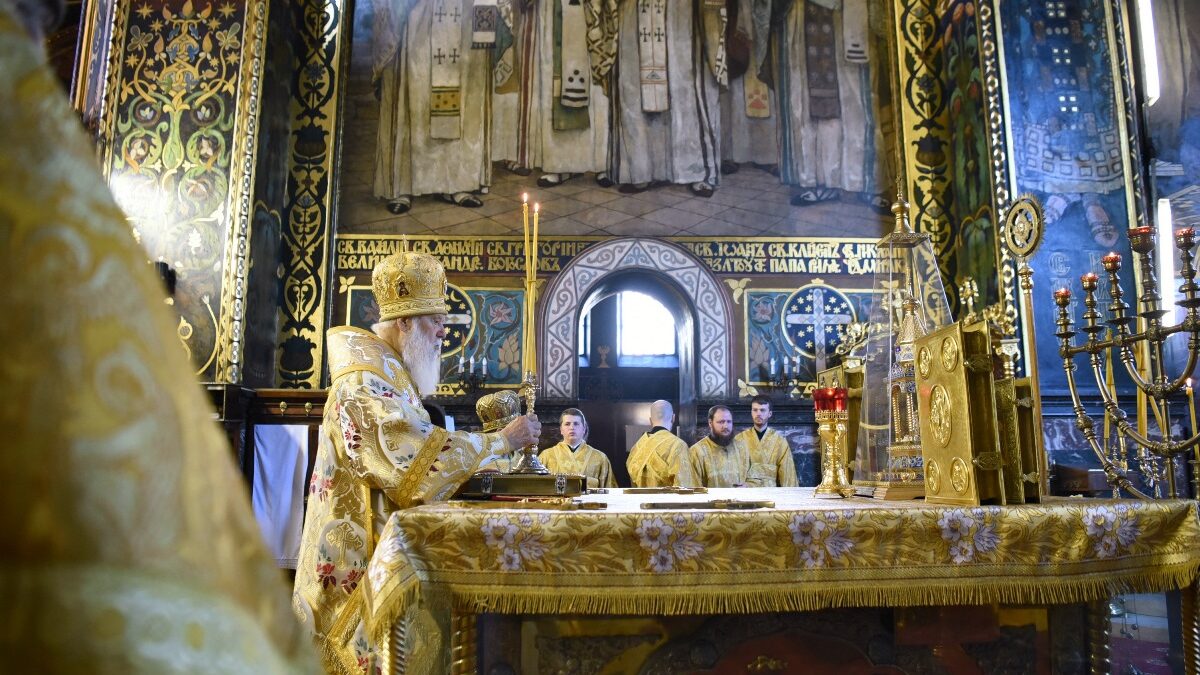 Патріарх Філарет провів богослужіння та молитву за Україну у Володимирському соборі