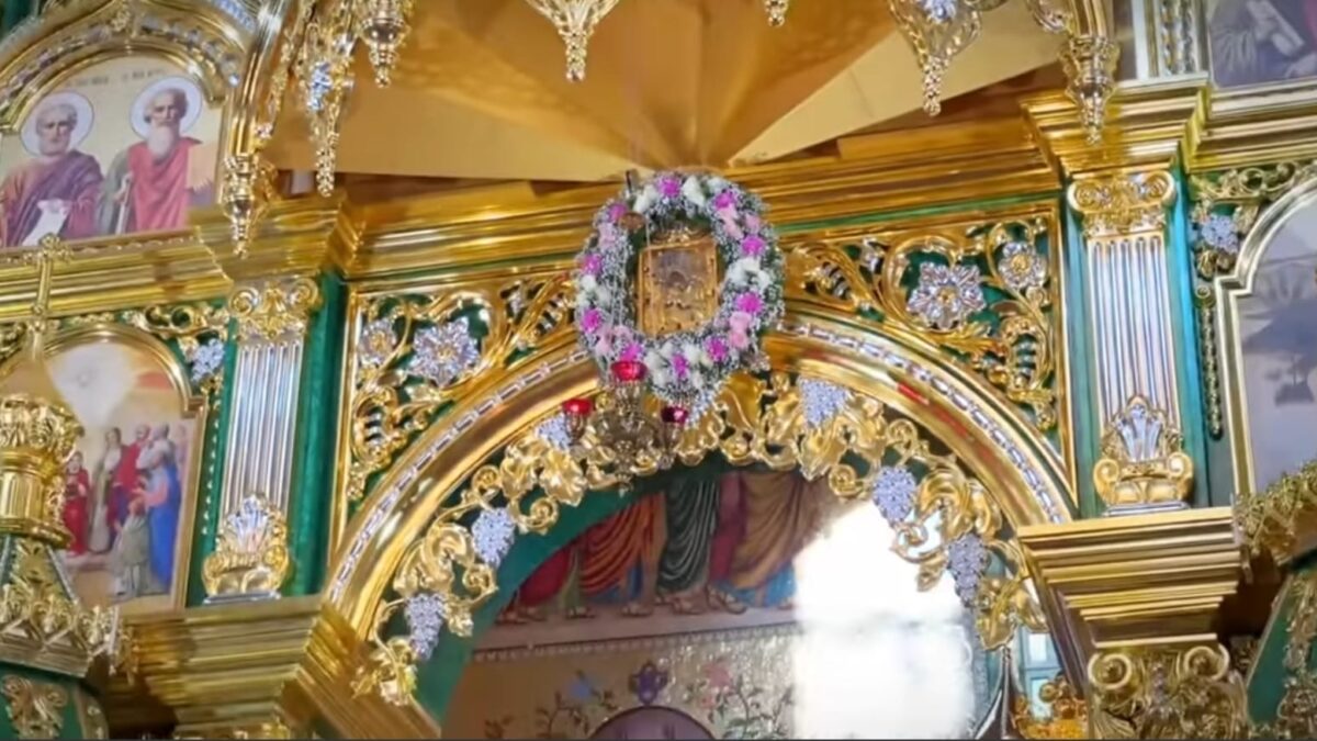 Молитва до Пресвятої Богородиці: Заступництво та Надія на Спасіння