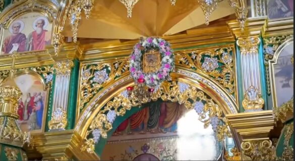 Покаяння та благодарність перед Почаївською чудотворною іконою