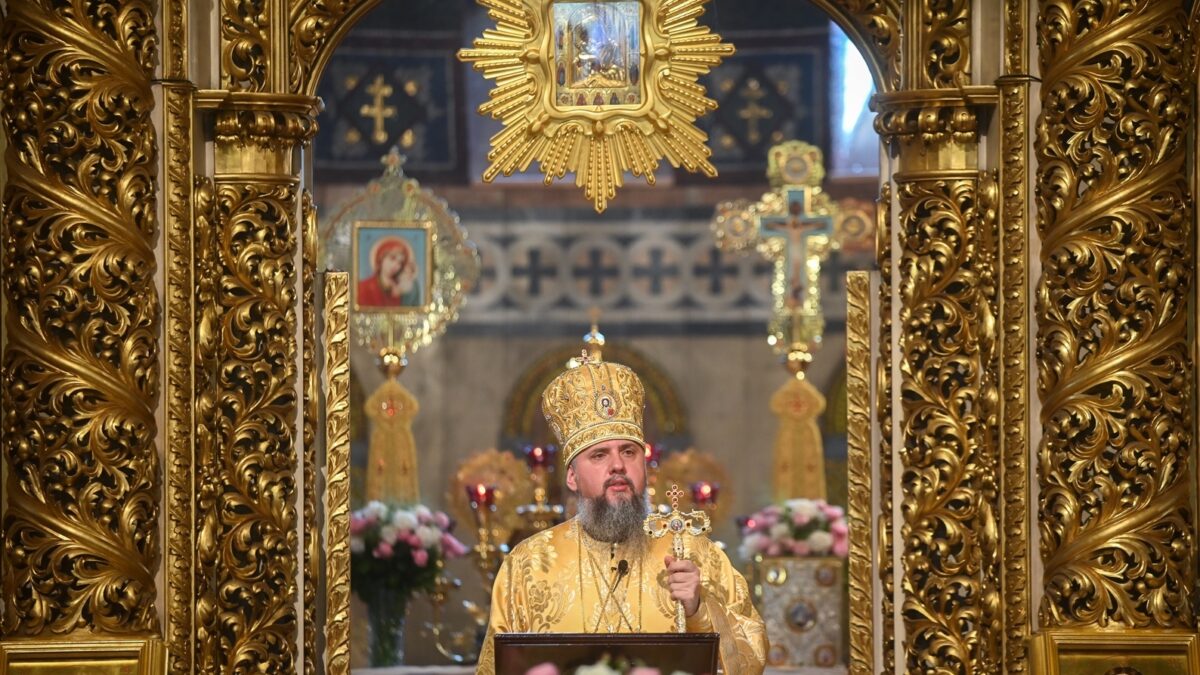 Бог стає Людиною і наближається до нас серед бурхливих хвиль світу цього, який лежить у злі, щоби зміцнити нашу віру і спасти нас, – Митрополит Епіфаній