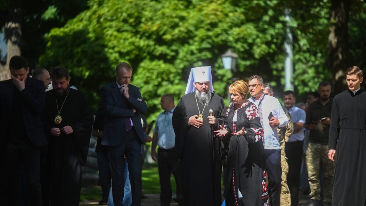 Митрополит Епіфаній звершив молебень за медиків та захисників України