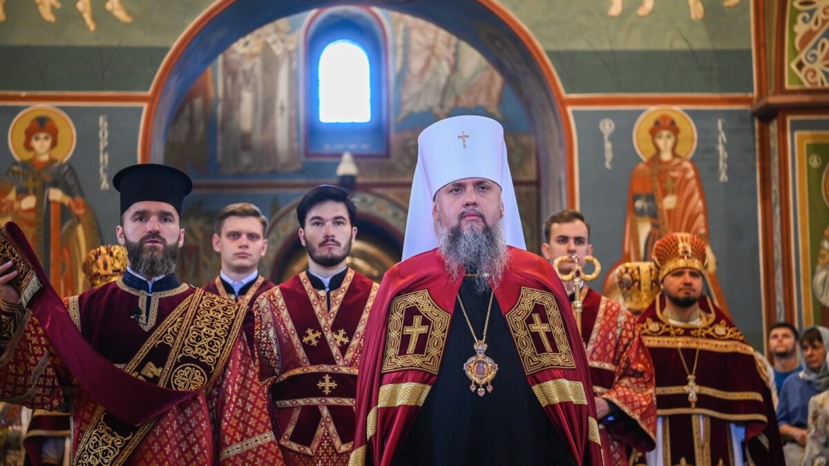 Божественна літургія в день свята Винесення чесних древ животворчого Хреста Господнього
