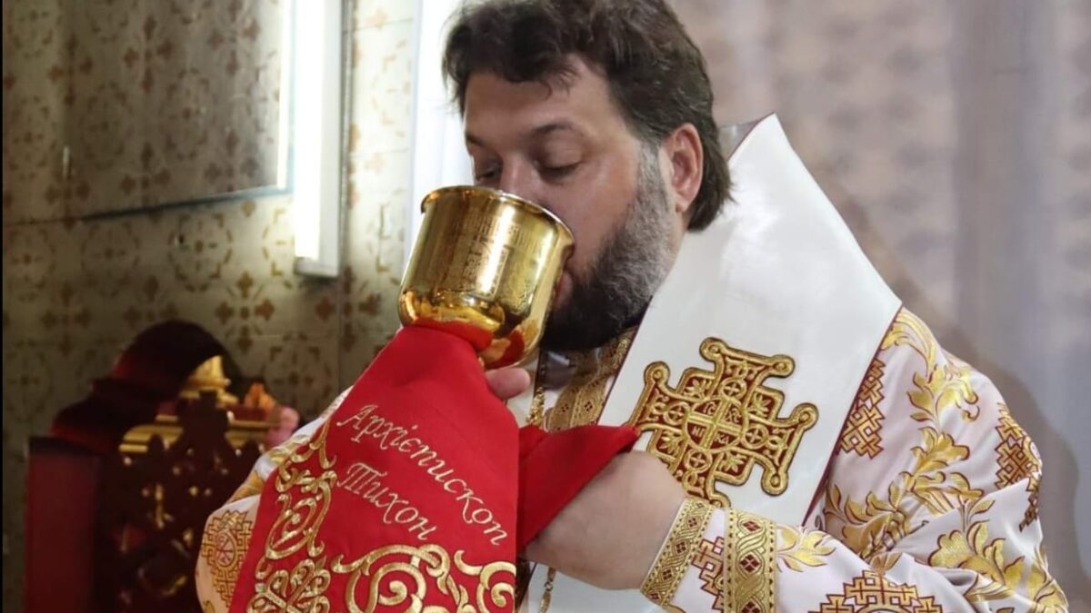 Тернопіль Кримінальний: Кумедний блазень розважав глядачів та духовенство ПЦУ сьогодні на Пантелеймона Куліша