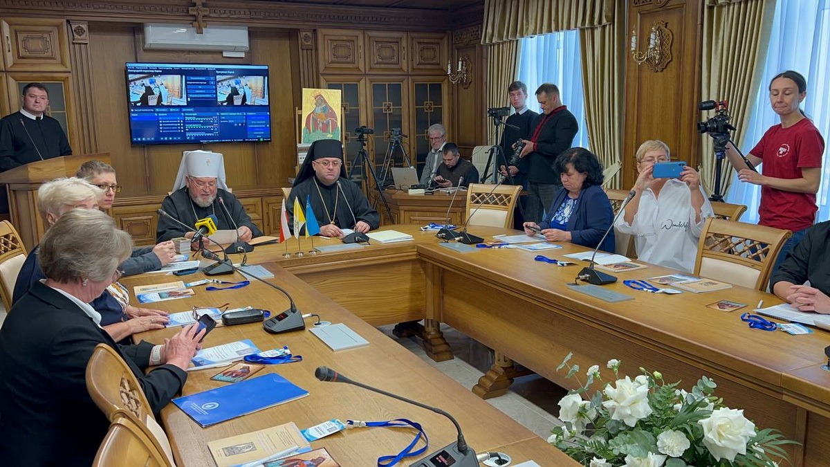 Перегони за Почаївську Лавру розпочалися: УГКЦ в слід за ПЦУ розпочала свою міжнародну конференцію в Зарваниці та відзначає 250-річчя коронації Почаївської ікони