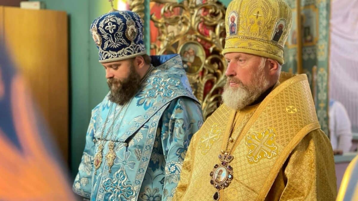 Спільне освячення та літургія в Красносілці за участю єпископа Павла Кравчука