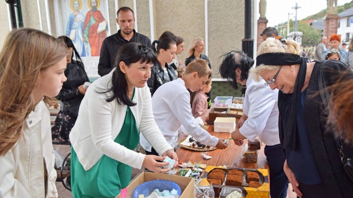 Українська громада Чорткова відзначила неділю Покрову підтримкою ЗСУ