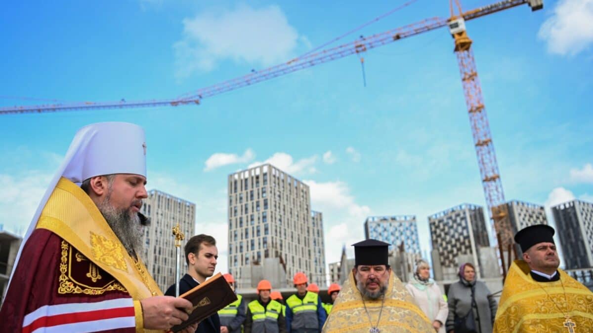 Урочисте освячення наріжного каменя для храму святого Іоана Богослова в Дарницькому районі Києва