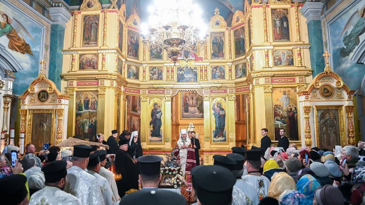 Митрополит Епіфаній очолив молебень за перемогу України та привітав колядою з Різдвом Христовим Тернопільщину