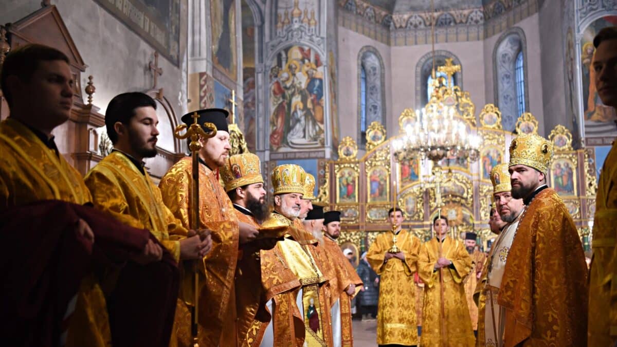 Блаженніший Митрополит Епіфаній очолив Божественну літургію в честь святителя Миколая