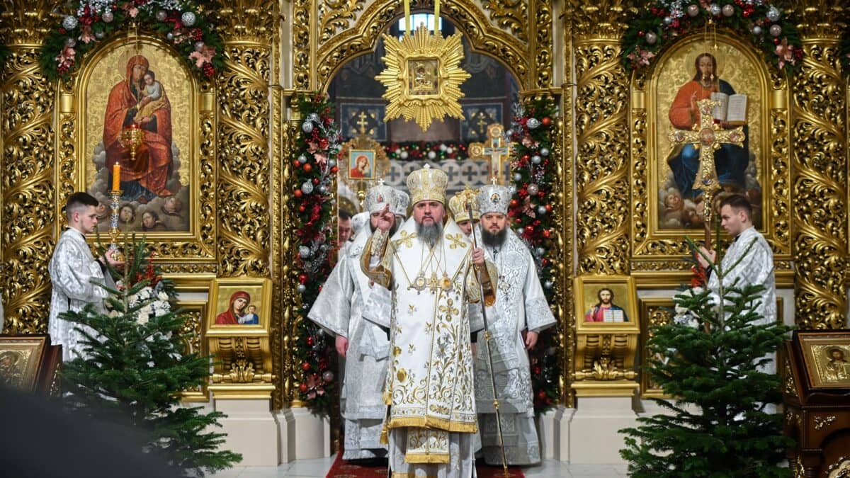 Божественна літургія перед Різдвом: Митрополит Епіфаній очолив недільне богослужіння