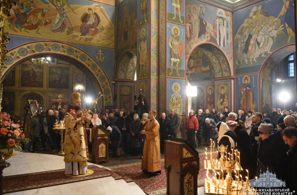 Урочиста Божественна Літургія в Михайлівському соборі: Архієпископ Агапіт очолив святкове богослужіння/ВІДЕО ПРОПОВІДІ