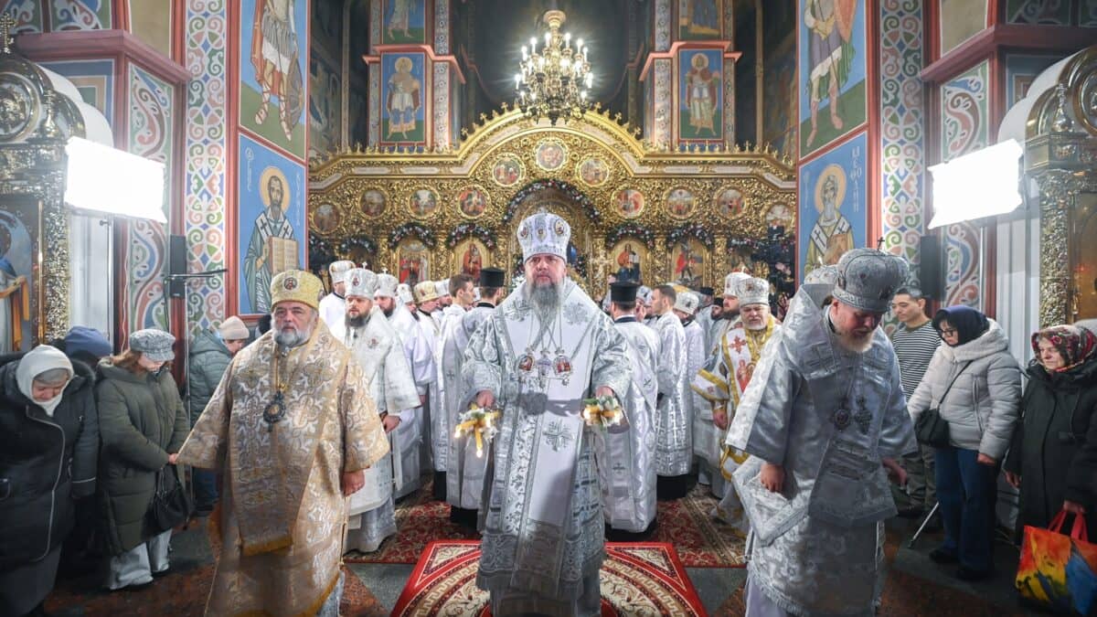 Різдвяна Літургія у Свято-Михайлівському Золотоверхому соборі: Вітання вірян та молитви за мир