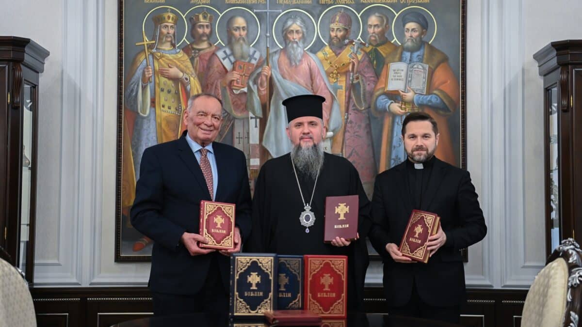 Зустріч Митрополита Епіфанія та Голови Українського Біблійного товариства: Розгляд Питань Популяризації Біблії в Суспільстві