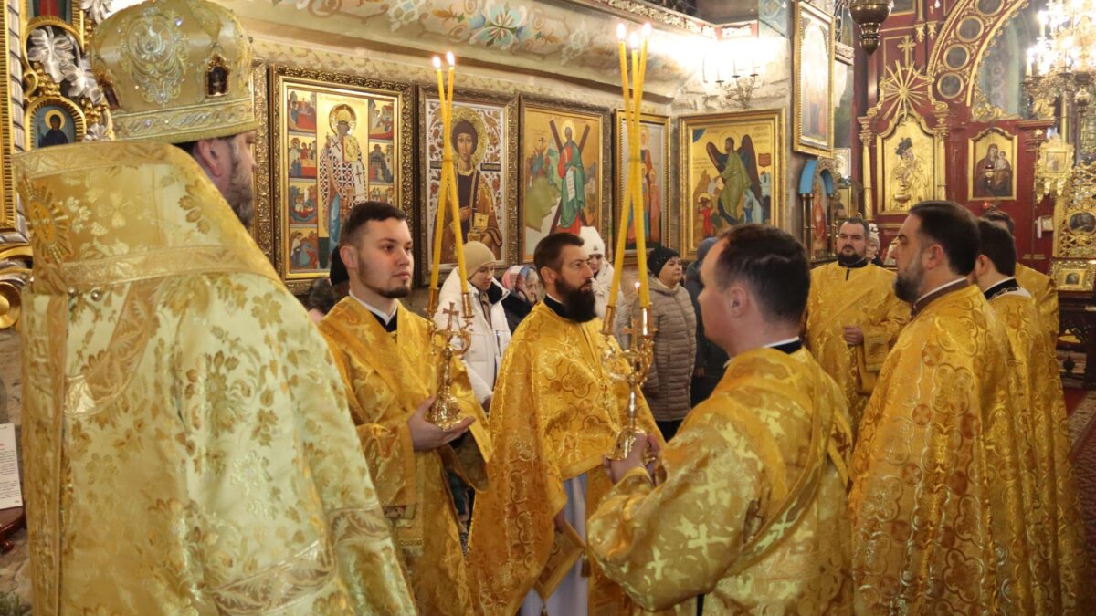 Духовна Об’єднаність у Тернополі: Урочиста Літургія та Молитви за Україну в Зеленій Церкві