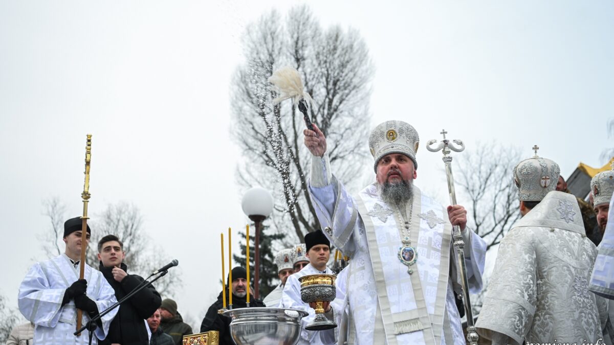 ВІДЕО/Свято води: Митрополит Епіфаній відзначив Богоявлення на Дніпрі Києва
