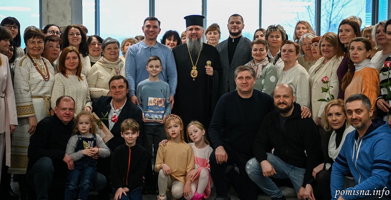 Предстоятель відзначив українських волонтерів за внесок у обороноздатність країни
