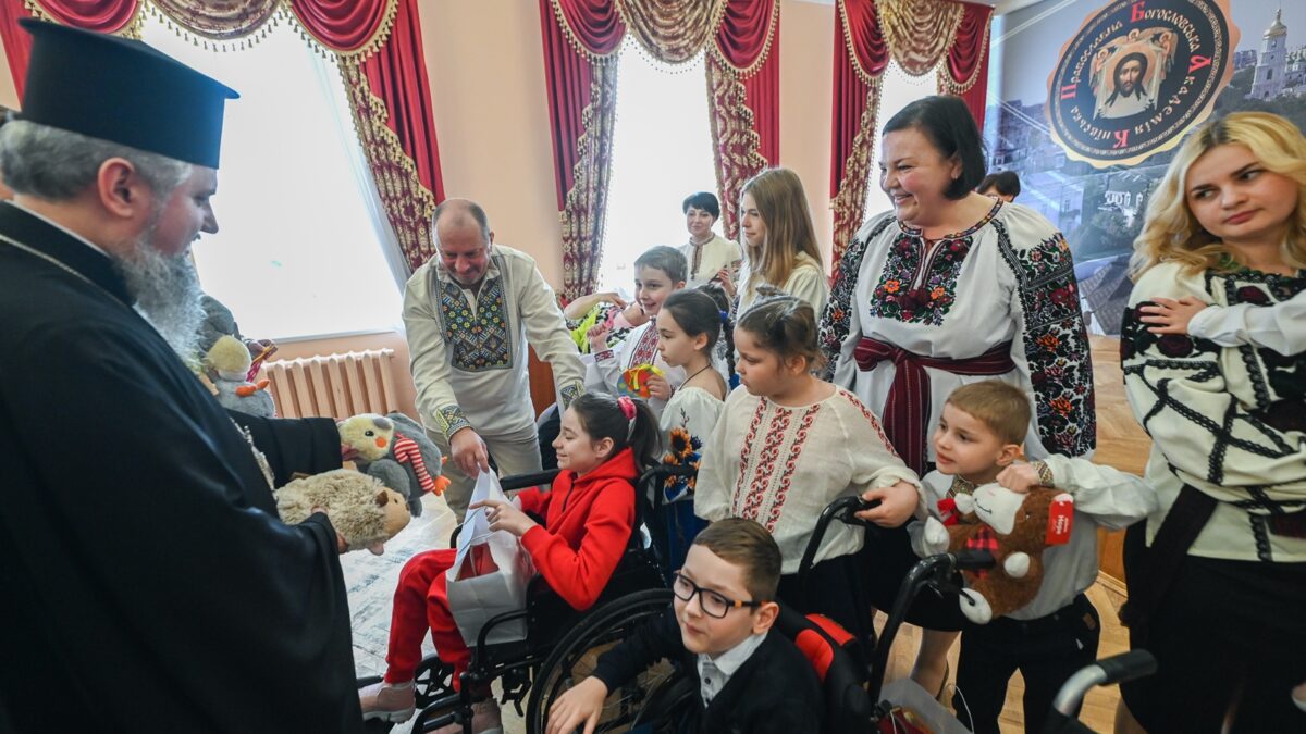 Предстоятель УПЦ (ПЦУ), відвідав святковий захід для дітей з інвалідністю