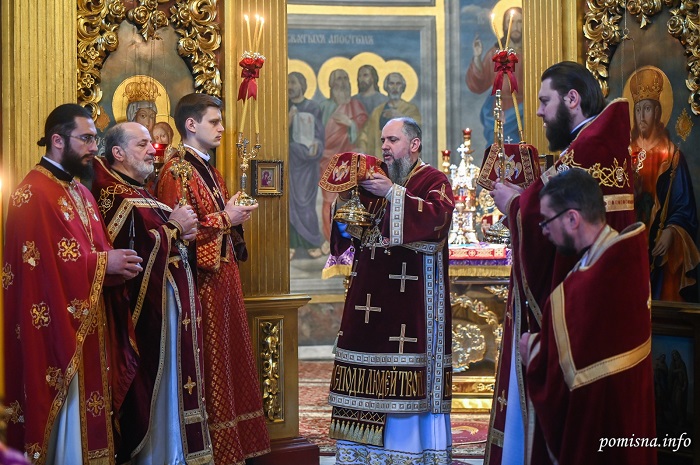 Божественна літургія у Хрестопоклонну неділю Великого посту: спільна молитва за мир та безпеку