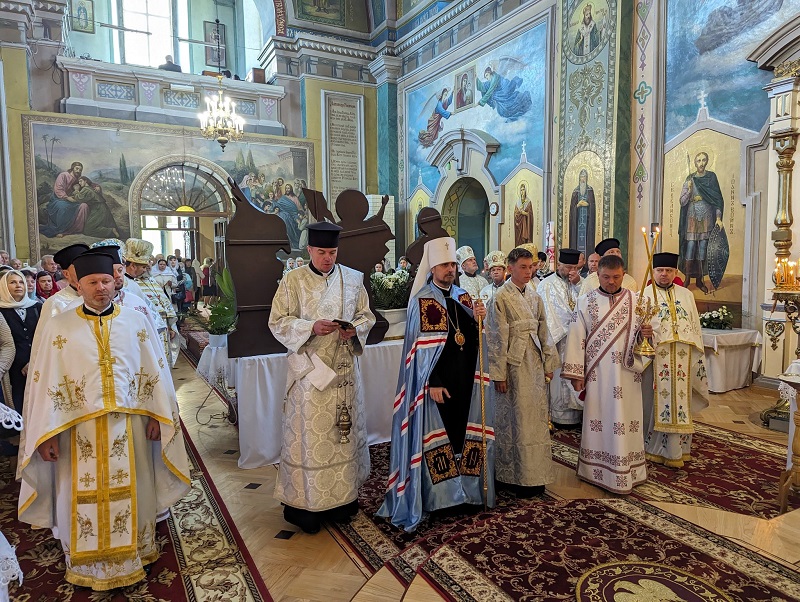 Відзначення Світлого Четверга та дня пам’яті святителя Миколая у Кременці: молитва за мир та перемогу