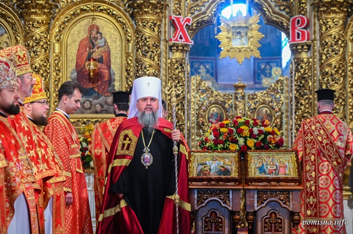 Митрополит Епіфаній очолив святкову літургію з нагоди 24-ї річниці відновлення Свято-Михайлівського Золотоверхого собору