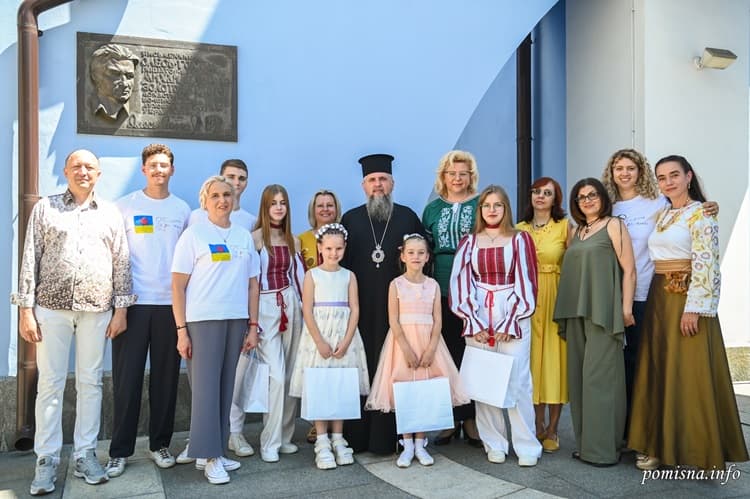 Виставка «Обличчя української мрії»: Митрополит Епіфаній підтримав юних художників