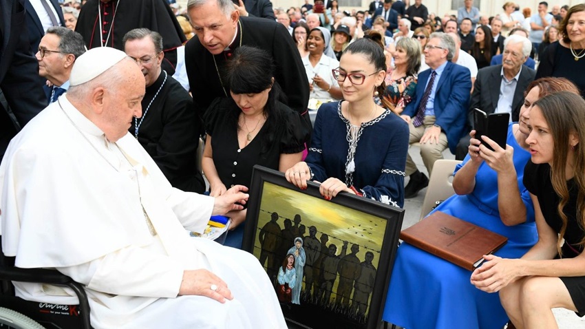Папа Франциск прийняв родичів полонених захисників Маріуполя