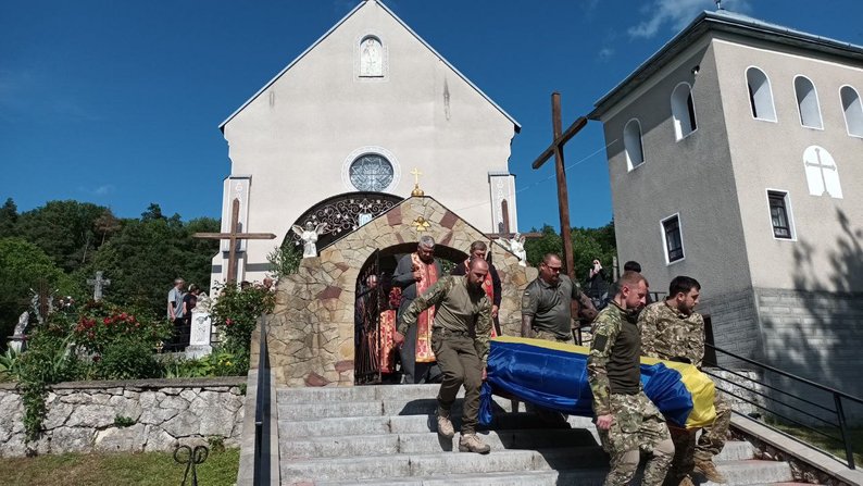 Гримайлівська громада попрощалася із загиблим захисником Андрієм Сагайдаком