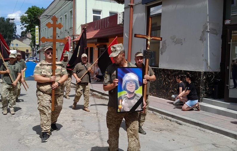 На Тернопільщині попрощалися із захисником України Ігорем Воловником