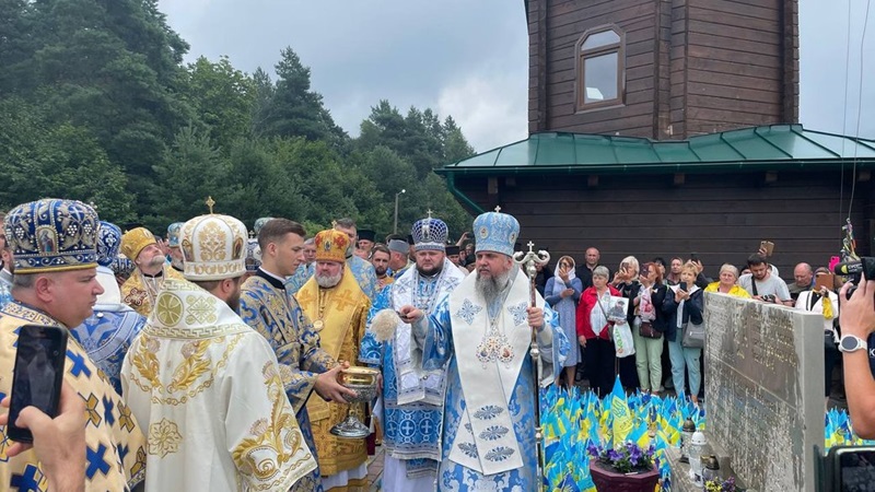 Літургія та закладення Меморіалу: митрополит Епіфаній вшанував Героїв у Лішні