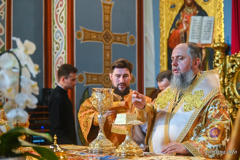 Літургія в Свято-Михайлівському соборі: Митрополит Епіфаній звершив особливу молитву за Україну