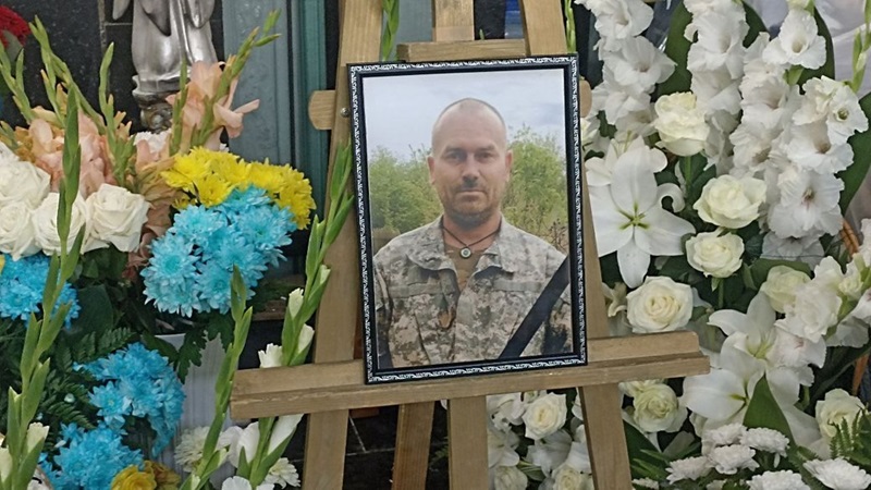 У Тернополі провели в останню дорогу героя-захисника Олега Михайлюка