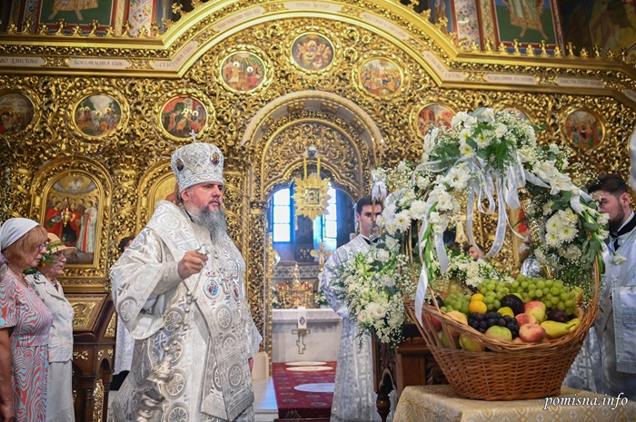 Митрополит Епіфаній очолив святкову літургію у Свято-Михайлівському соборі