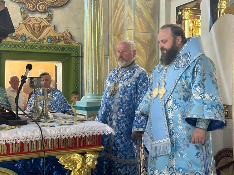 Святкові урочистості в Кобиволоках: богослужіння на честь Різдва Пресвятої Богородиці