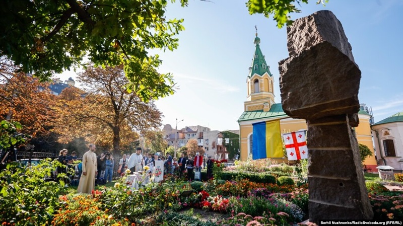У Києві відбулася панахида за загиблими медійниками на честь їхнього внеску у боротьбу за свободу слова