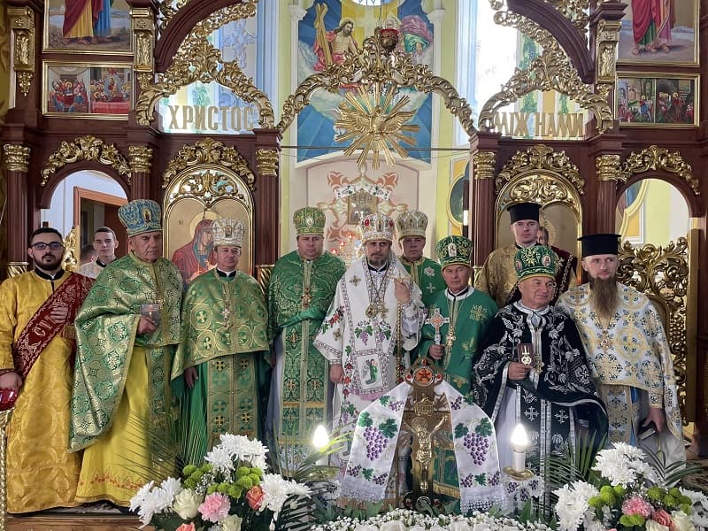 Архієрейська літургія та освячення престолу: митрополит Нестор у Теребовлянському благочинні