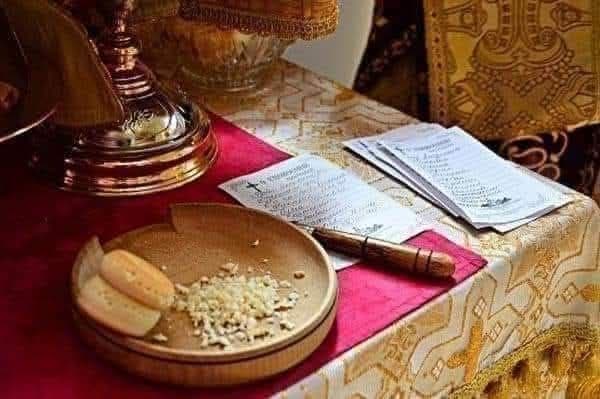 Онлайн-послуги Церкви в часи війни: молитва як шлях до єдності через інтернет