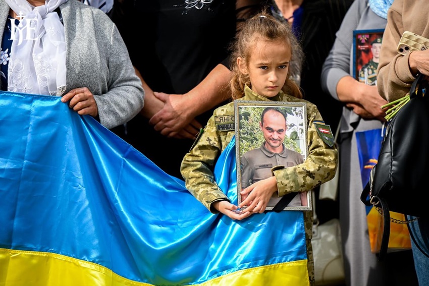 Підтримка у мовчанні: як допомогти пережити втрату