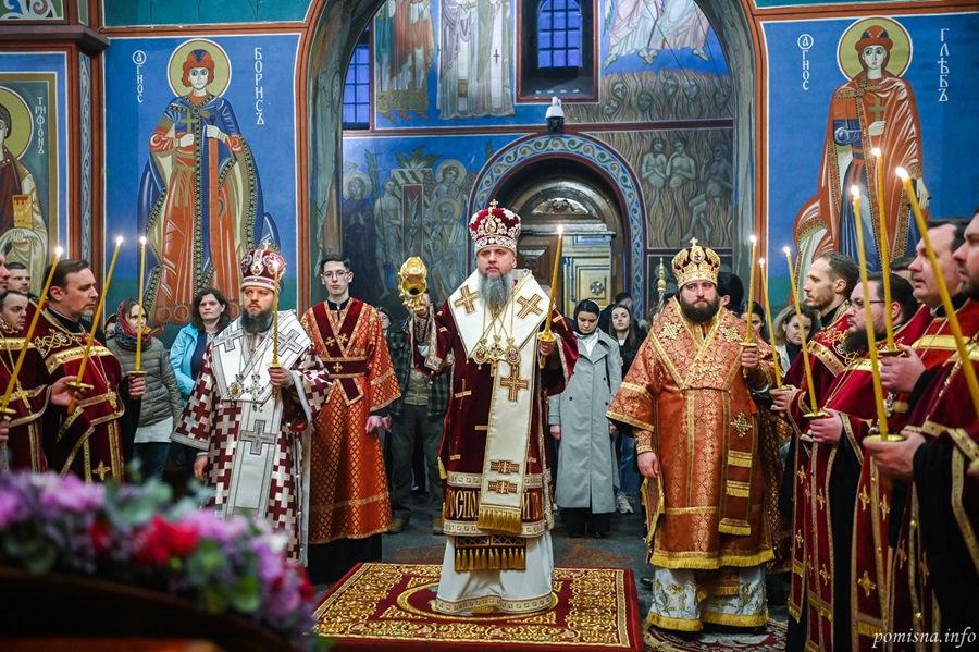 Молитва і поклоніння Хресту: Всенічне бдіння у Свято-Михайлівському соборі під проводом Блаженнійшого Епіфанія